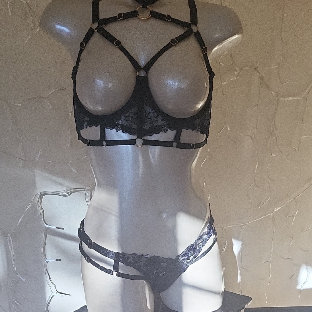 Bordelle Black Strappy Lace Lingerie Set Lot 003